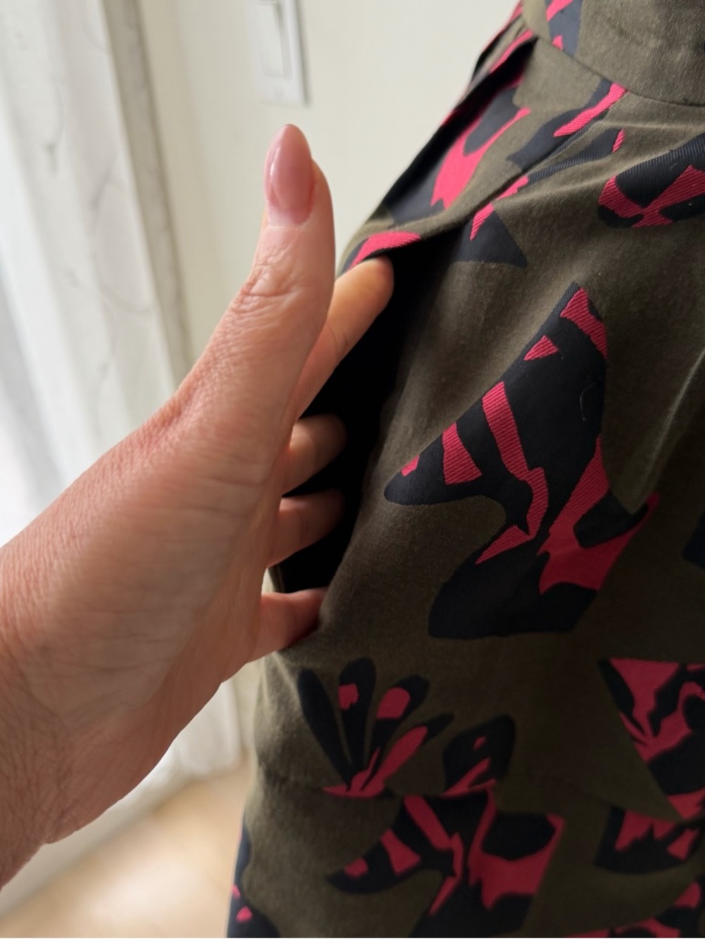 Banana Republic Camo Pleated Mini Skirt – Size 14 - Picture 4 of 8